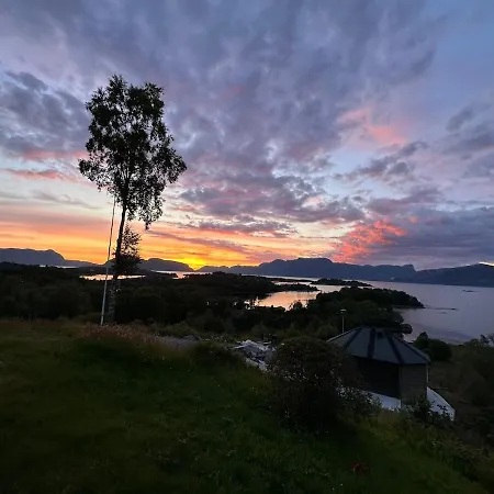 In Rutledal, By Sognefjorden * Gulen